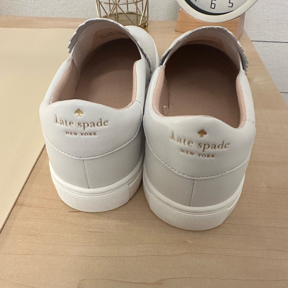 Adorable Kate Spade scalloped edge slip ons - Picture 4 of 9